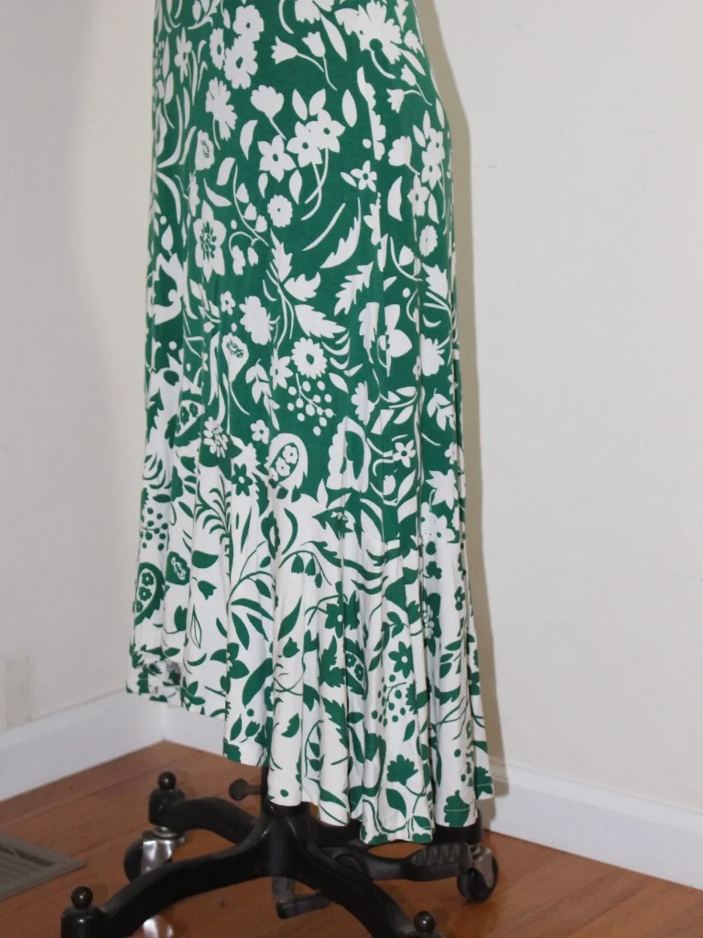 Boden, Eliza Midi Sleeveless Green & White Floral V-Neck  Dress - Picture 8 of 14